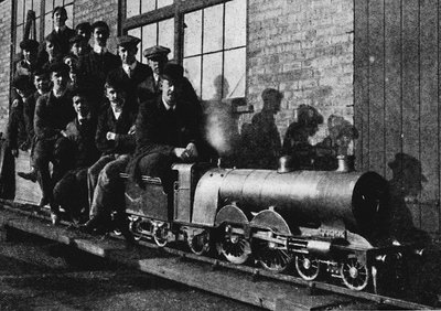Testando um motor atlântico em miniatura em Northampton, 1926 de Unbekannt