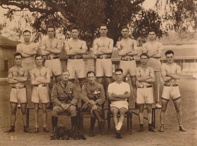 A equipe do primeiro batalhão de boxe do Batalhão, o Queens, possui o Regimento de Royal West Kent. Poona, eu de Unbekannt