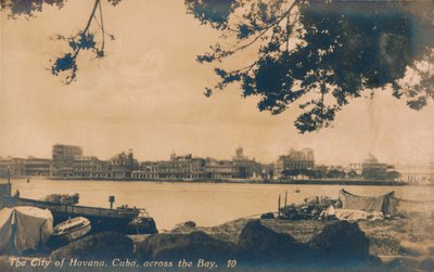 A cidade de Havana, Cuba, do outro lado da baía, c1930 de Unbekannt