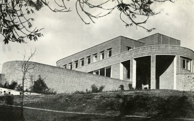 A casa contemporânea do tijolo do idioma em Hampstead, Londres, 1941. de Unbekannt