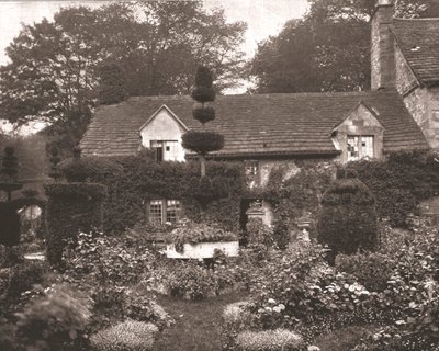 A casa de campo perto de Haddon Hall, Derbyshire, 1894. de Unbekannt