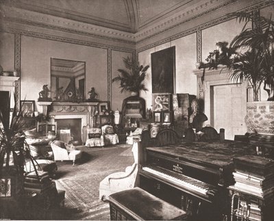 A sala de estar no alojamento branco, Richmond Park, 1894. de Unbekannt