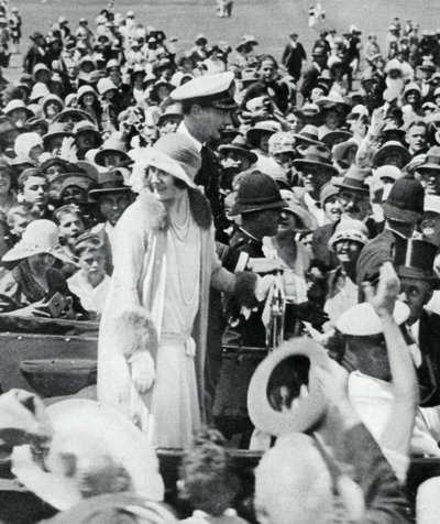 O duque e a duquesa cercaram multidões em Auckland, 1927, 1937 de Unbekannt