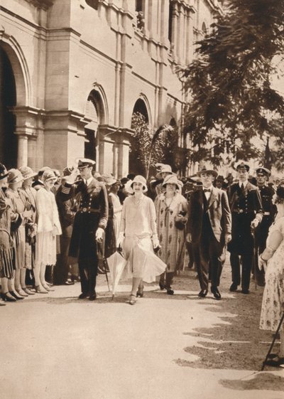 O duque e a duquesa de York e a rainha Elizabeth deixando uma recepção em Brisbane, 1927 de Unbekannt