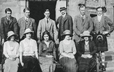 O Duque de York com a festa de tiro do Conde de Strathmores, Escócia, 1921 de Unbekannt