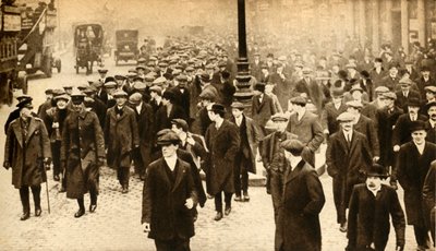 O batalhão de jogadores de futebol, Londres, Primeira Guerra Mundial, 1914-1918, 1933. de Unbekannt