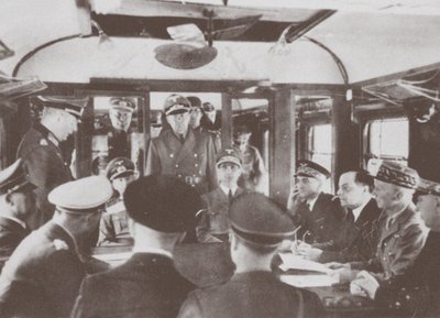As delegações alemã e francesa dentro de um vagão de trem em Compiègne para a assinatura de Frances sur de Unbekannt