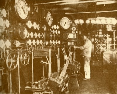 A principal plataforma de controle do motor do Aquitania., C1930. de Unbekannt