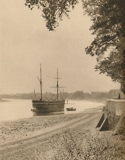 A cegonha velha em suas amarrações fora da alameda de Chiswick, c1935. de Unbekannt