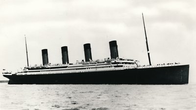 O RMS Titanic saindo de Southampton, em 10 de abril de 1912. de Unbekannt