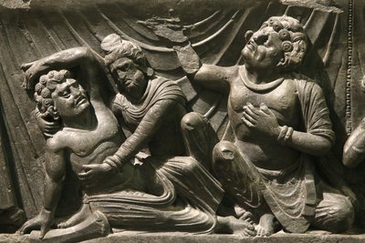 O Museu Victoria e Albert. Parte de um alívio da morte do Buda (parinirvana). 200-400. O período de Kushan. O xisto. Gandhara/Northwest Pakistan. Reino Unido. de Unbekannt