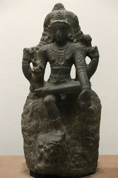 O Museu Victoria e Albert. Shiva como Dakshinamurti. 1200-1300. O período Chola tardio. Granito. Sul da Índia (Tamil Nadu). Reino Unido. de Unbekannt