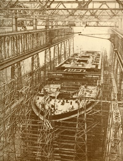 O forro branco da estrela Doric Under Construction, c1930. de Unbekannt