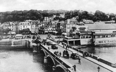 A ponte sobre o rio Touques, Trouville, França, c1920s de Unbekannt