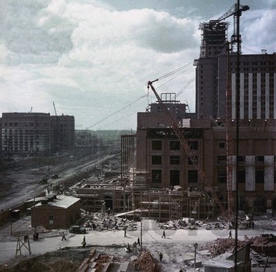 A construção do edifício principal da Universidade Estadual de Moscou, nas colinas de Lenin de Unbekannt