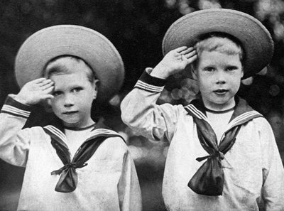 O futuro rei Eduardo VIII à direita e o duque de York, c1900 de Unbekannt