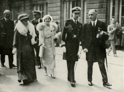 Sua Majestade em Edimburgo, durante as celebrações do jubileu do rei George V 1935, 1937. de Unbekannt