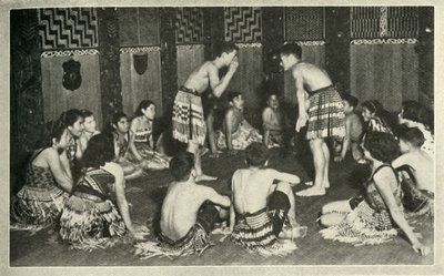 Essas crianças maoris da Native School, Whakarewarewa, estão jogando um jogo de mãos, c1948. de Unbekannt