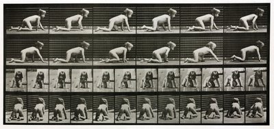 Fotografias de uma criança rastejando no tempo de Unbekannt