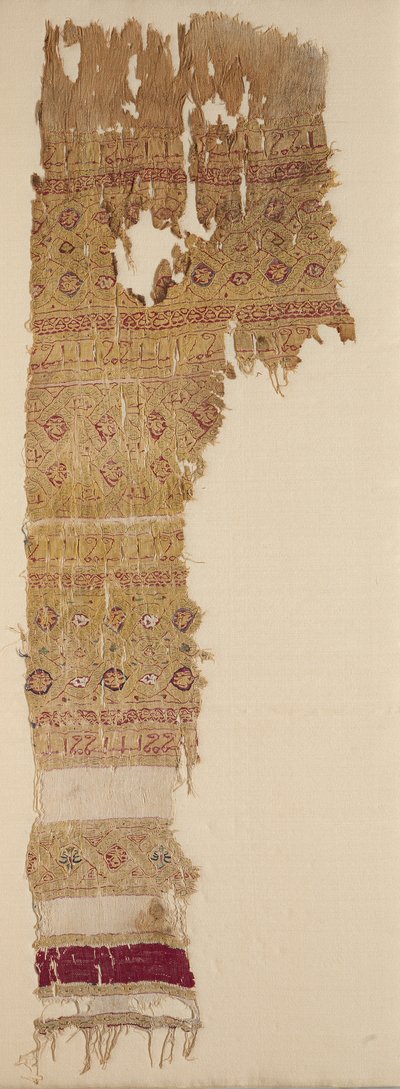Tiraz com bandas de guilhoché e franjas, anos 1100. de Unbekannt