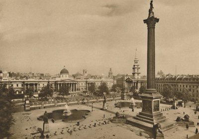 Trafalgar Square. Onde os reis falcões foram mantidos junto com os cavalos reais, c1935. de Unbekannt