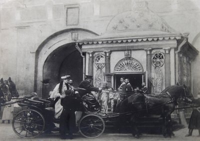 Tsarina Alexandra Fyodorovna visitando a Capela Ibérica, Moscou, Rússia, 1900 de Unbekannt