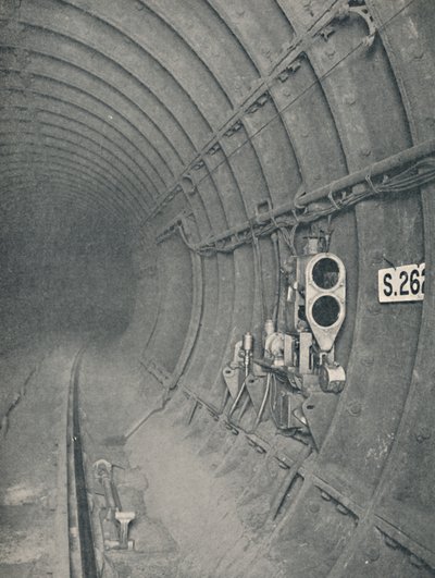 Sinal de túnel e parada de trem automática. Estradas de ferro subterrâneas de Londres, 1926 de Unbekannt