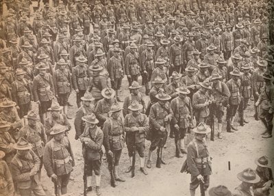 Tropas dos Estados Unidos em desfile antes de marcharem por Londres em 15 de agosto de 1917, quando estavam de Unbekannt