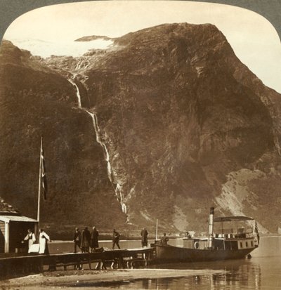 Utigards cai da geleira de Ravnefjeld no lago Loen - de Naesdal, Noruega, c1905. de Unbekannt