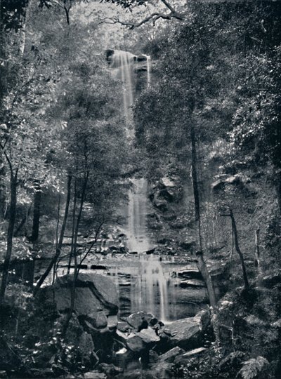Vale das águas, montanhas azuis, c1900. de Unbekannt