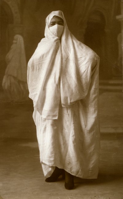 Mulher velada, Argel, Argélia, 1943 de Unbekannt