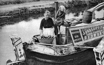 Dia de lavagem no barco do canal, 1926-1927 de Unbekannt