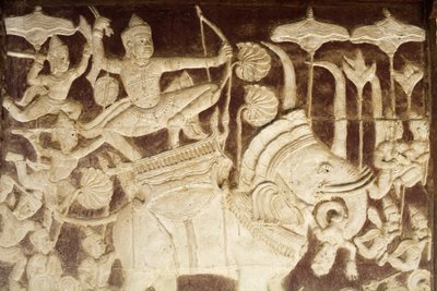 Wat Ounalom : escultura que representa uma cena de batalha do Ramayana Phnom Penh Cambodge de Unbekannt