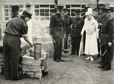 Assistindo meninas da ATS no trabalho ... Escola de Culinária do Exército em Aldershot, c1941, 1951. de Unbekannt