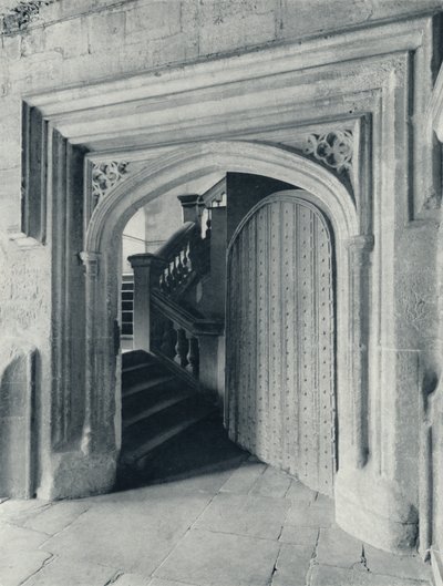 Waynfletes North Door, com as escadas do século XVII para a escola superior e Antechapel, 1926 de Unbekannt