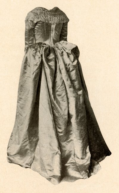 Vestido de noiva de cetim branco usado pela Sra. St. Clair na Filadélfia, 1760, 1937. de Unbekannt