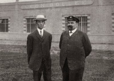 Wilbur Wright, aviador americano, e Leon Bollee, inventor francês e fabricante de automóveis, 1908 de Unbekannt