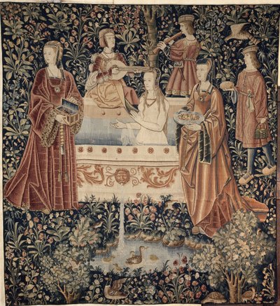 Mulher tomando banho cercada por atendentes Tapeçaria série La Vie Seigneuriale, c. 1500 de Unbekannt