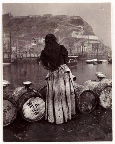 Mulher e barris, Whitby Harbour, c 1905 de Unbekannt