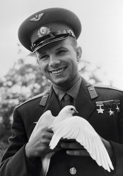 Yuri Gagarin, cosmonauta russo, c1963-c1964 de Unbekannt