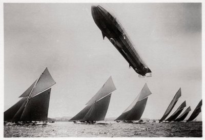 Zeppelin LZ11 Viktoria Luise em voo durante a Regata de Kiel, Alemanha, 1912 1933 de Unbekannt