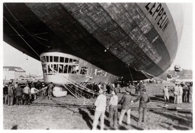 Zeppelin LZ 127 Graf Zeppelin após o pouso, 1933 de Unbekannt