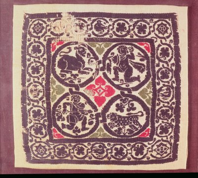 Tapeçaria do Império Romano do Leste mostrando caça às feras, escavada dos cemitérios em Akhmim, do século III a VII (lã em seda) de Unbekannt Unbekannt