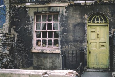 Casa com uma porta verde, Euston, Londres, 1967 de Unbekannt Unbekannt