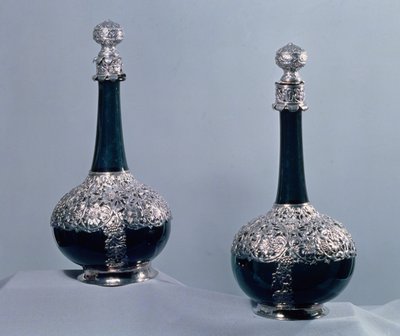 Par de garrafas de vinho montado em prata, 1689 de Unbekannt Unbekannt