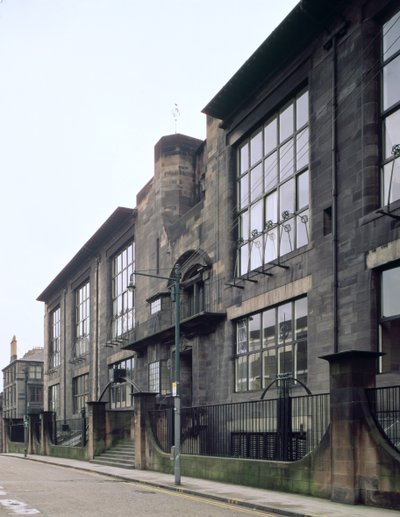 Vista do exterior da Escola de Arte de Glasgow, construída em 1897-1909 por Charles Rennie Mackintosh, (1868-1928); Escócia, Reino Unido de Unbekannt Unbekannt