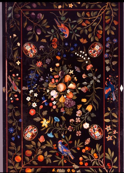 Um tampo de mesa em pietra dura florentino incrustado com vários mármores e lápis-lazúli centrado por uma exibição de frutas, c.1670 de Unbekannt