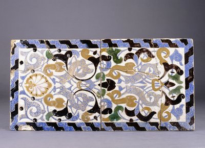 Painel de cerâmica cuerda em cerâmica da dinastia Nasrid, com desenho de arabescos e palmetas entrelaçados, do final do século XIV ou XV de Unbekannt