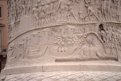 Um Porto Romano e a Construção de um Acampamento Romano, da Coluna de Trajano, século II d.C. (pedra esculpida) (detalhe) de Unbekannt