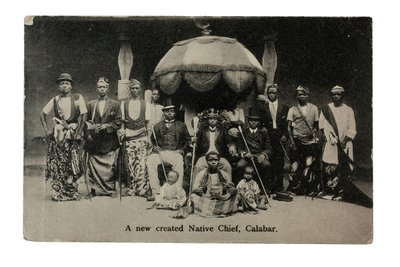 Um novo chefe nativo criado, Calabar, Nigéria, c.1910 (lito) de Unbekannt